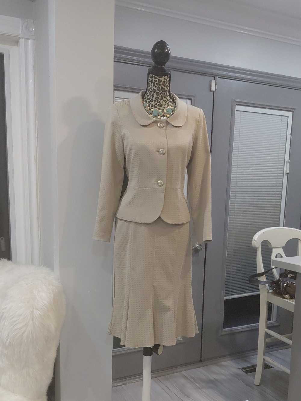 Classic Beige Women's Skirt Suit - Elegant Two-Piece Set